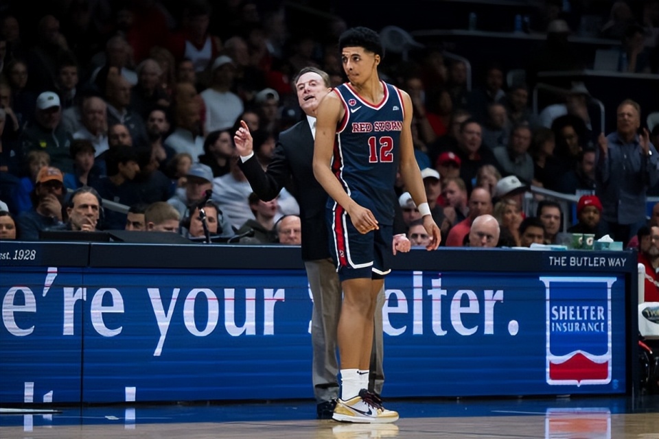 他入围了全, 新秀RJ