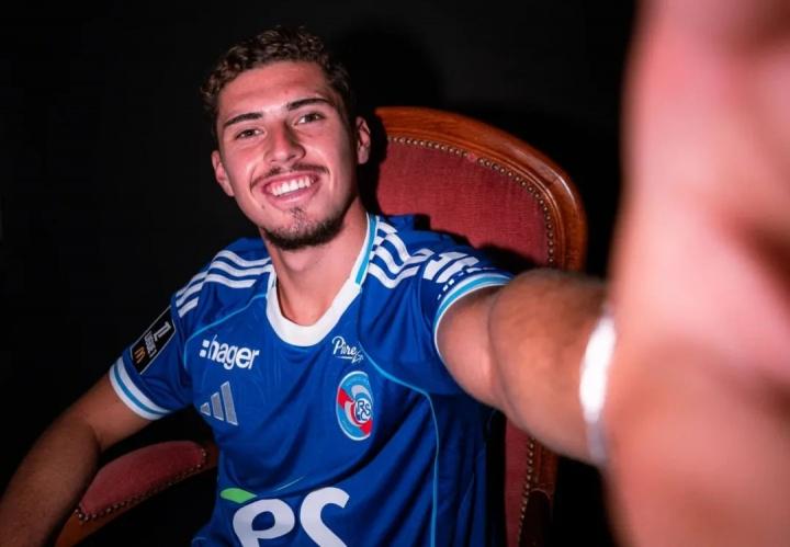 疑是斯特拉, 他随法国U